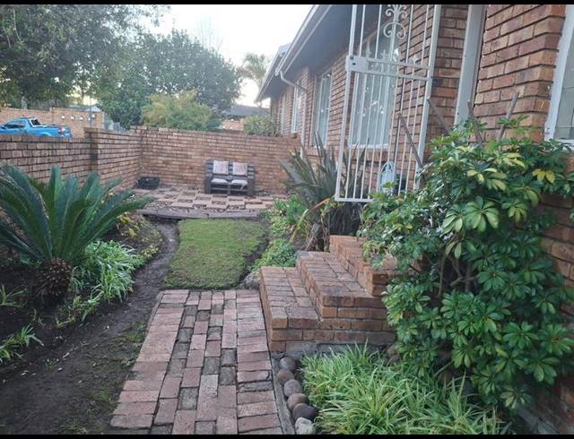 3 BEDROOM TOWNHOUSE FOR SALE IN NORKEM PARK